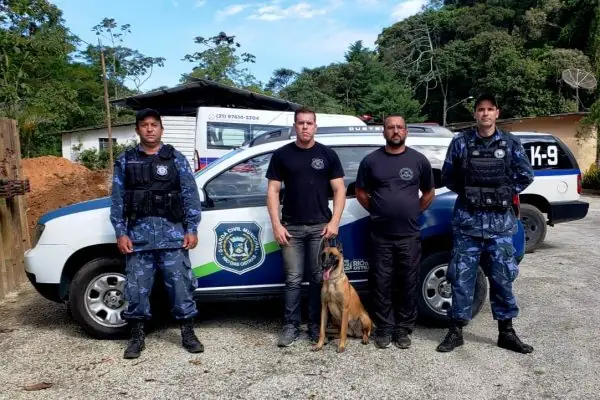 Leia mais sobre o artigo Secretaria de Segurança de Teresópolis doa cadela para Guarda Civil Municipal de Rio das Ostras
