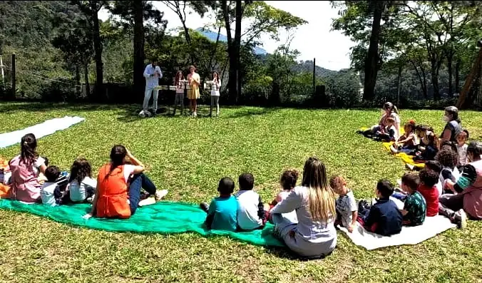 No momento, você está visualizando Alunas da Escola de Música Villa-Lobos visitam Creche Paraíso