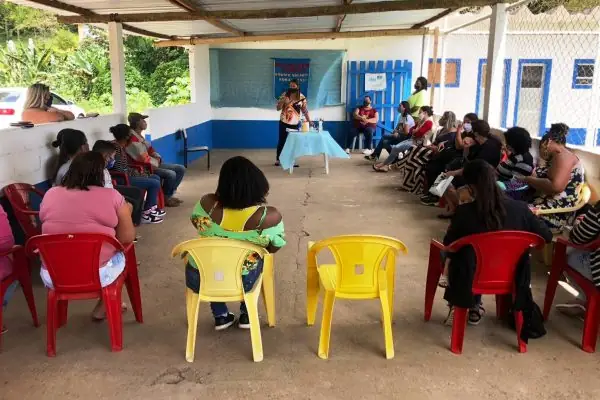 Leia mais sobre o artigo Palestra organizada pela equipe do Cadastro Único é realizada no CRAS volante de Bonsucesso