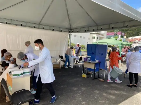 Leia mais sobre o artigo Blitz da Saúde aplica 435 vacinas contra a Covid-19, no bairro de São Pedro, nesta quinta-feira (27)