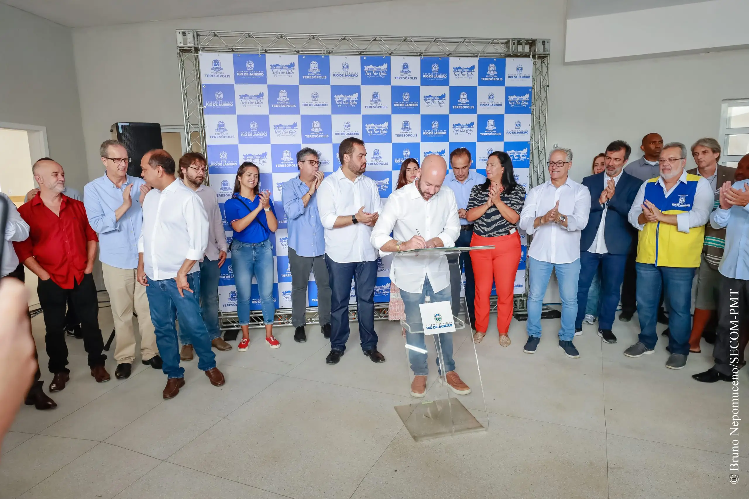 No momento, você está visualizando Governador Cláudio Castro entrega creche do Ermitage ao Prefeito Vinicius Claussen