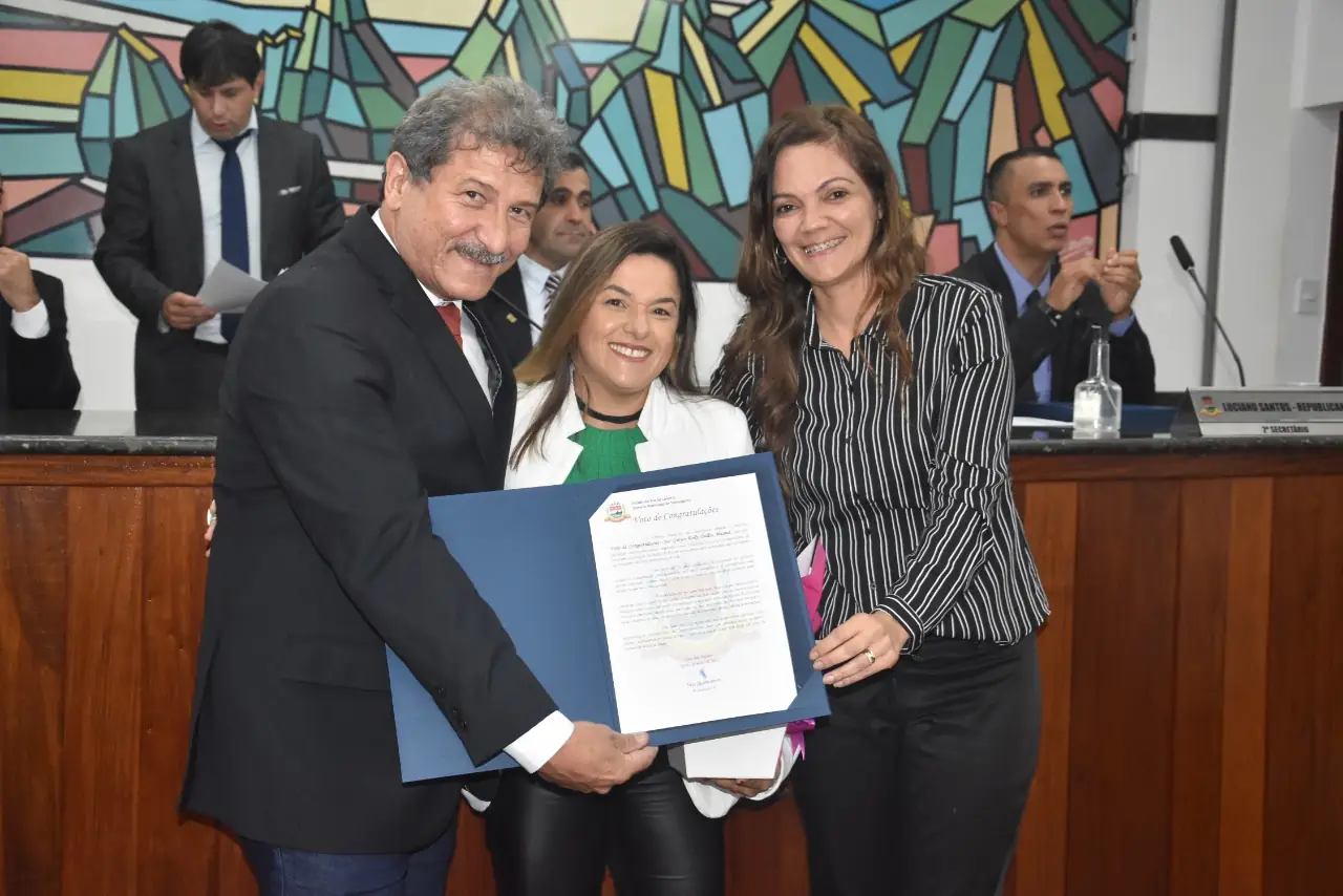 No momento, você está visualizando Grayce Maurat, coordenadora do Programa Operação Trabalho (POT), é homenageada pela Câmara Municipal