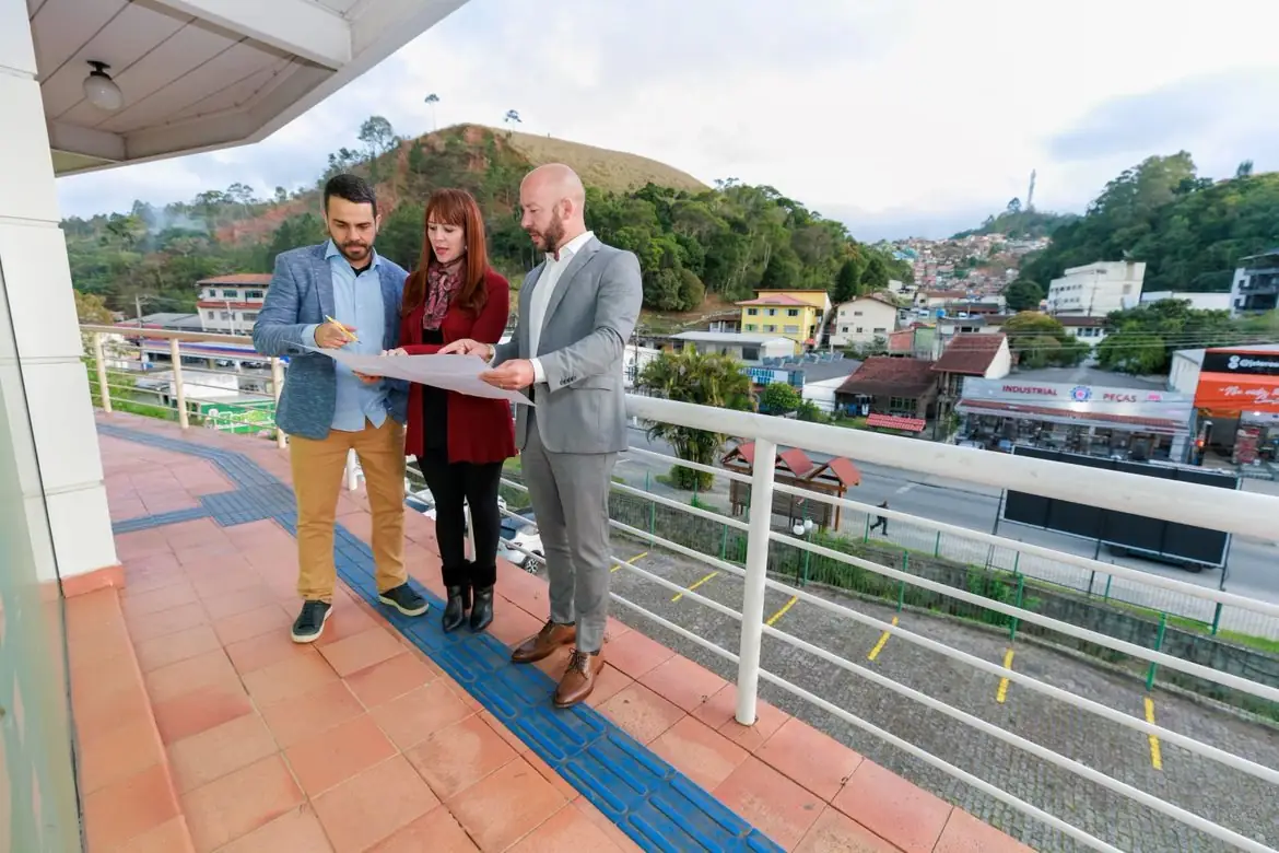 No momento, você está visualizando Futura instalação do Polo de Saúde São Pedro recebe vistoria técnica do Prefeito e equipes das secretarias de Saúde e Obras Públicas