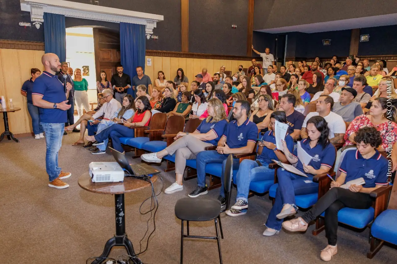 No momento, você está visualizando Prefeito Vinicius Claussen se reúne com expositores para alinhar as ações a fim de agilizar as obras na Feirarte
