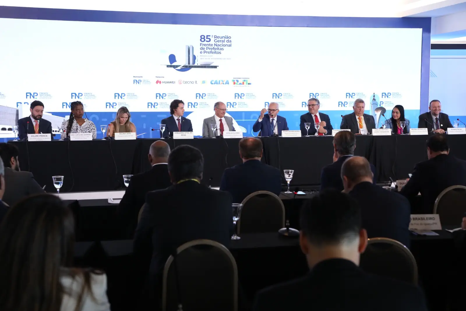 No momento, você está visualizando Prefeito Vinicius Claussen participa da 85ª Reunião Geral da Frente Nacional de Prefeitos Realizado em Brasília, o encontro reúne prefeitos das cidades mais populosas do país