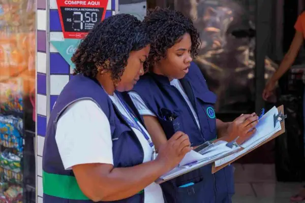 Leia mais sobre o artigo Titula Terê: ITERJ confere cadamoradores da Quinta Lebrão para o programa de regularização de imóveis