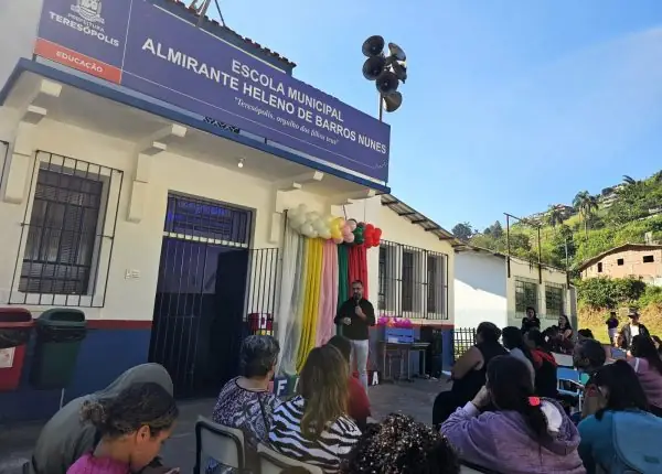 Leia mais sobre o artigo Parceria pela formação das crianças: Evento da Escola Heleno de Barros Nunes une alunos e familiares e tem palestra do CRAS Fischer
