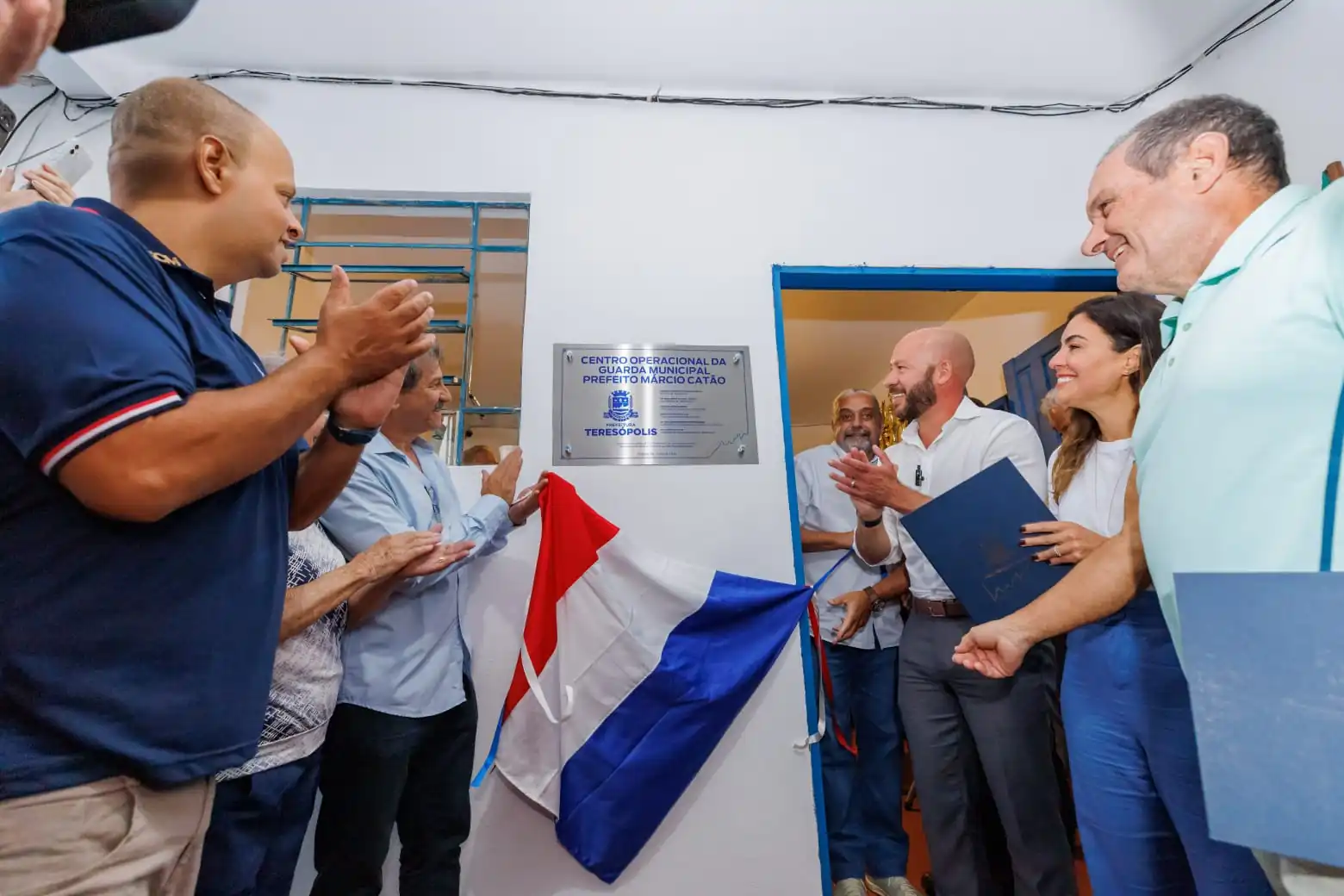 No momento, você está visualizando Prefeito Vinicius Claussen e familiares participam de cerimônia de nomeação do Centro Operacional da Guarda Municipal Prefeito Márcio Catão
