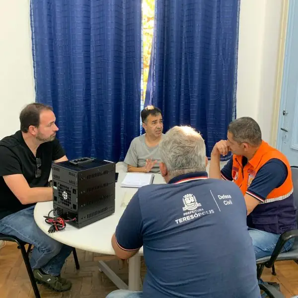 Leia mais sobre o artigo Teresópolis implementa Rede de Emergência de Radioamadores para auxiliar nas comunicações da Defesa Civil