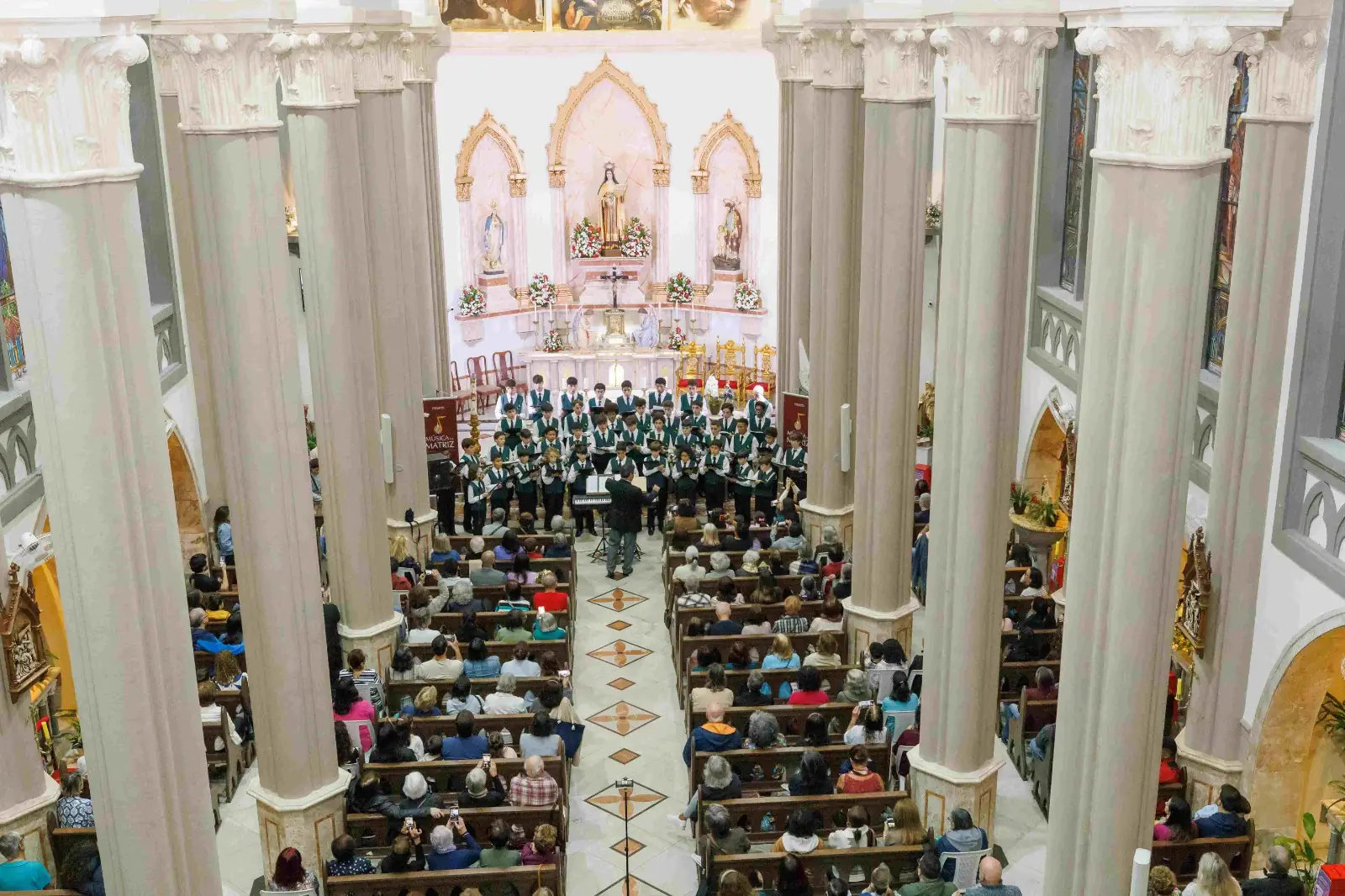 Leia mais sobre o artigo Teresópolis 133 Anos: Coral dos Canarinhos de Petrópolis encanta o público do Música na Matriz
