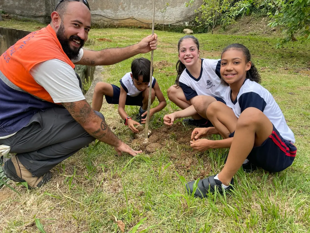 No momento, você está visualizando Projeto Reflorestar tem início no Parque Ermitage