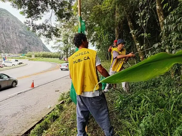 Leia mais sobre o artigo Prefeitura de Teresópolis faz manutenção de ruas, praça e prédios públicos