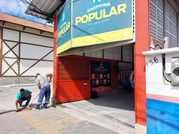 Leia mais sobre o artigo Prefeitura de Teresópolis faz reparos na calçada do Shopping Popular e da Praça de Esportes Radicais