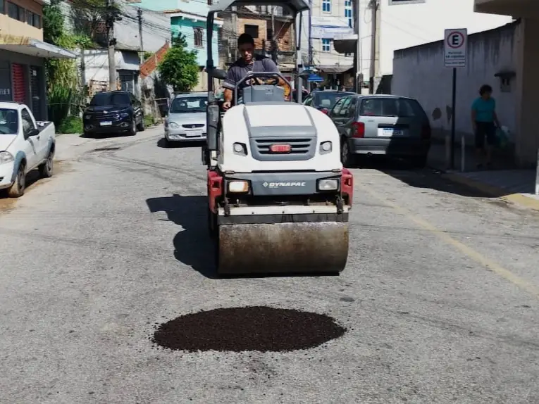 Leia mais sobre o artigo Prefeitura de Teresópolis avança com a operação tapa-buracos no São Pedro