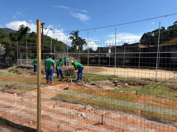 Leia mais sobre o artigo Em ritmo acelerado: Obras de revitalização da Praça Ilha do Caxangá, no Caxangá, estão a topo vapor
