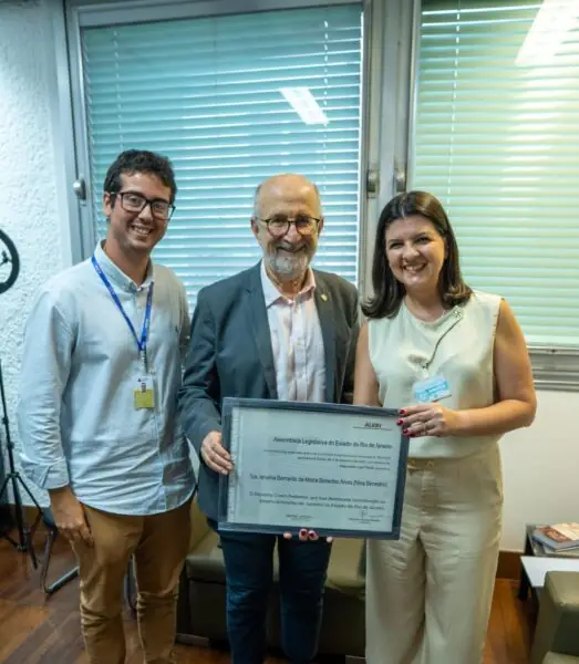 Leia mais sobre o artigo Secretária de Turismo de Teresópolis recebe o Diploma Cristo Redentor e reforça protagonismo da cidade no cenário turístico do Rio
