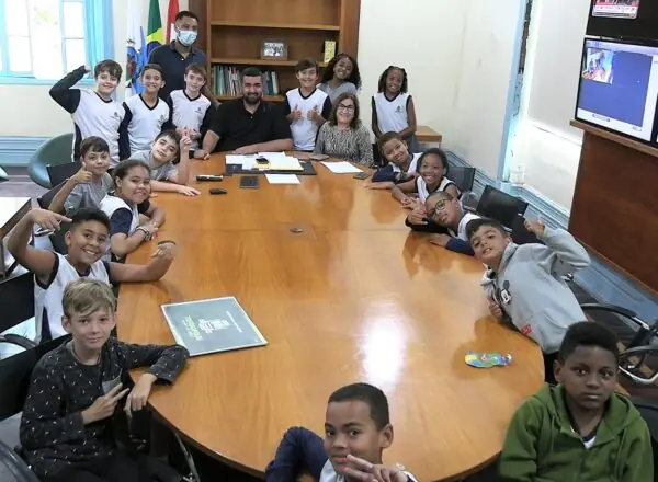Leia mais sobre o artigo Projeto ‘Mulheres da Política’: Alunos da rede municipal são recebidos na Prefeitura de Teresópolis