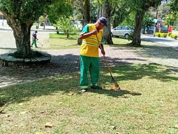 Leia mais sobre o artigo Prefeitura de Teresópolis constrói galeria pluvial e realiza tapa-buracos no Meudon