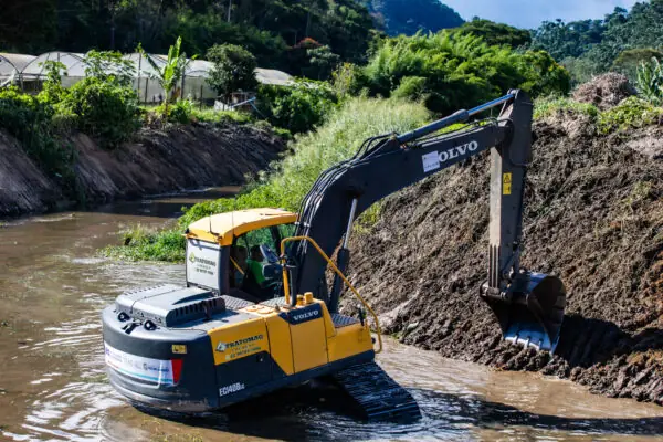 Leia mais sobre o artigo ‘Limpa Rio’: Vistoria em Vargem Grande para acompanhar os trabalhos de limpeza e desassoreamento de rios