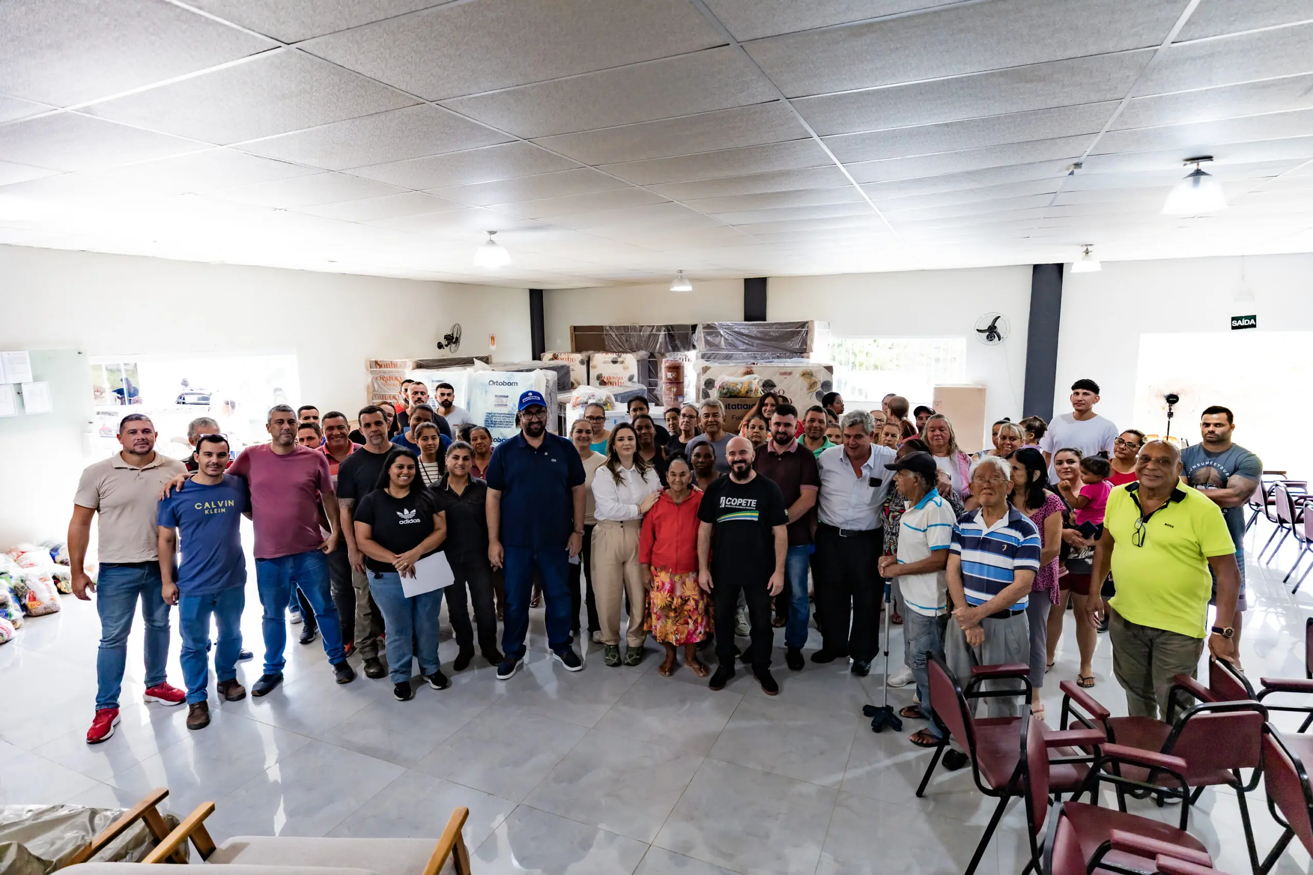 Leia mais sobre o artigo Prefeitura de Teresópolis entrega kits de móveis e itens essenciais a famílias afetadas pelas enchentes em Vargem Grande