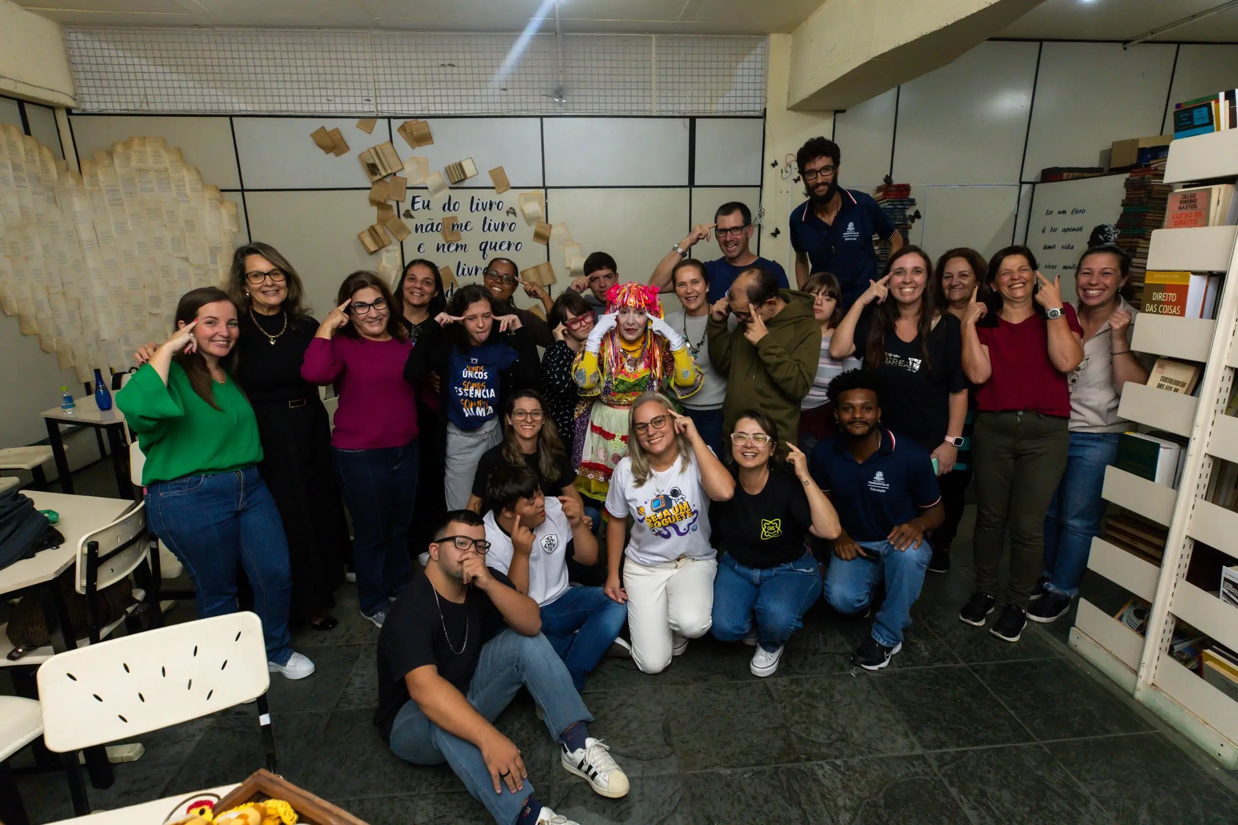 No momento, você está visualizando Roda Cultural na Biblioteca Municipal: contação de histórias sobre a boneca Emília e o mundo de Monteiro Lobato encantam Grupo de Interação Social