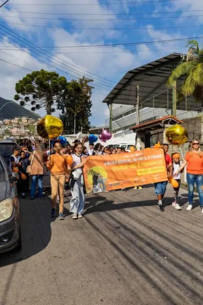 Leia mais sobre o artigo Maio Laranja: Alunos de diversas escolas participam da 2ª Caminhada pelo Combate ao Abuso e à Exploração Sexual contra Crianças e Adolescentes