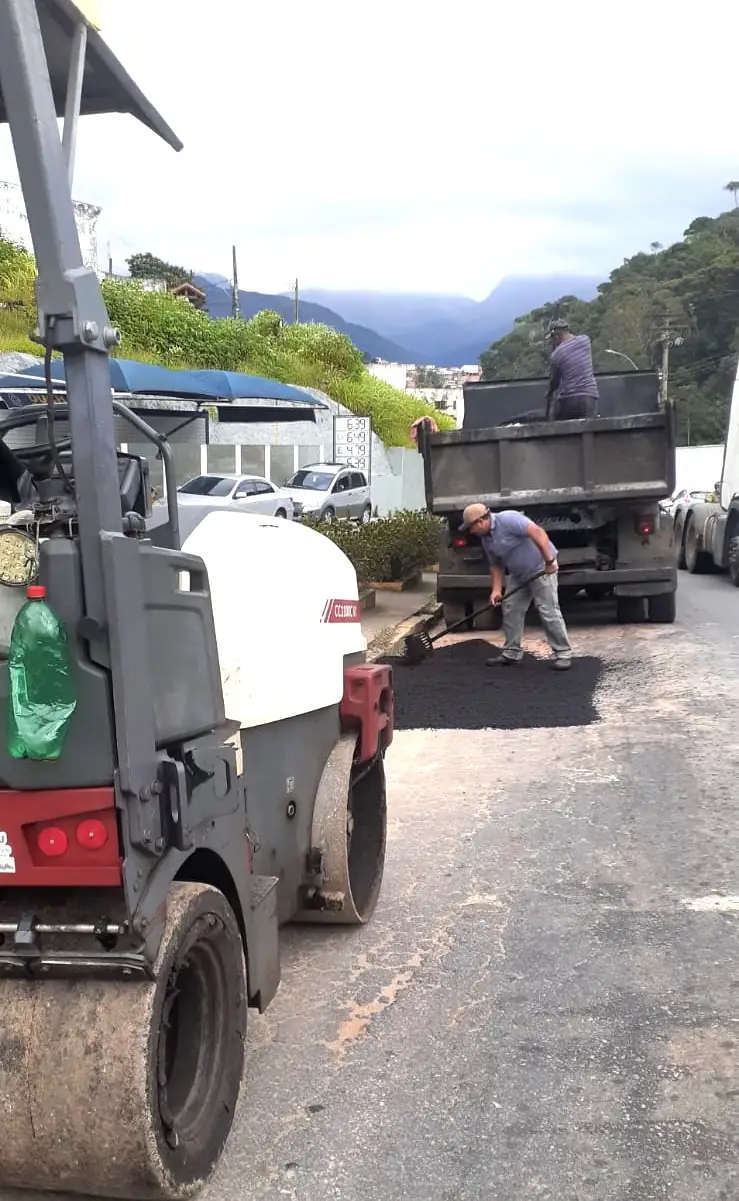 Leia mais sobre o artigo Prefeitura de Teresópolis realiza operação tapa-buracos pelos bairros