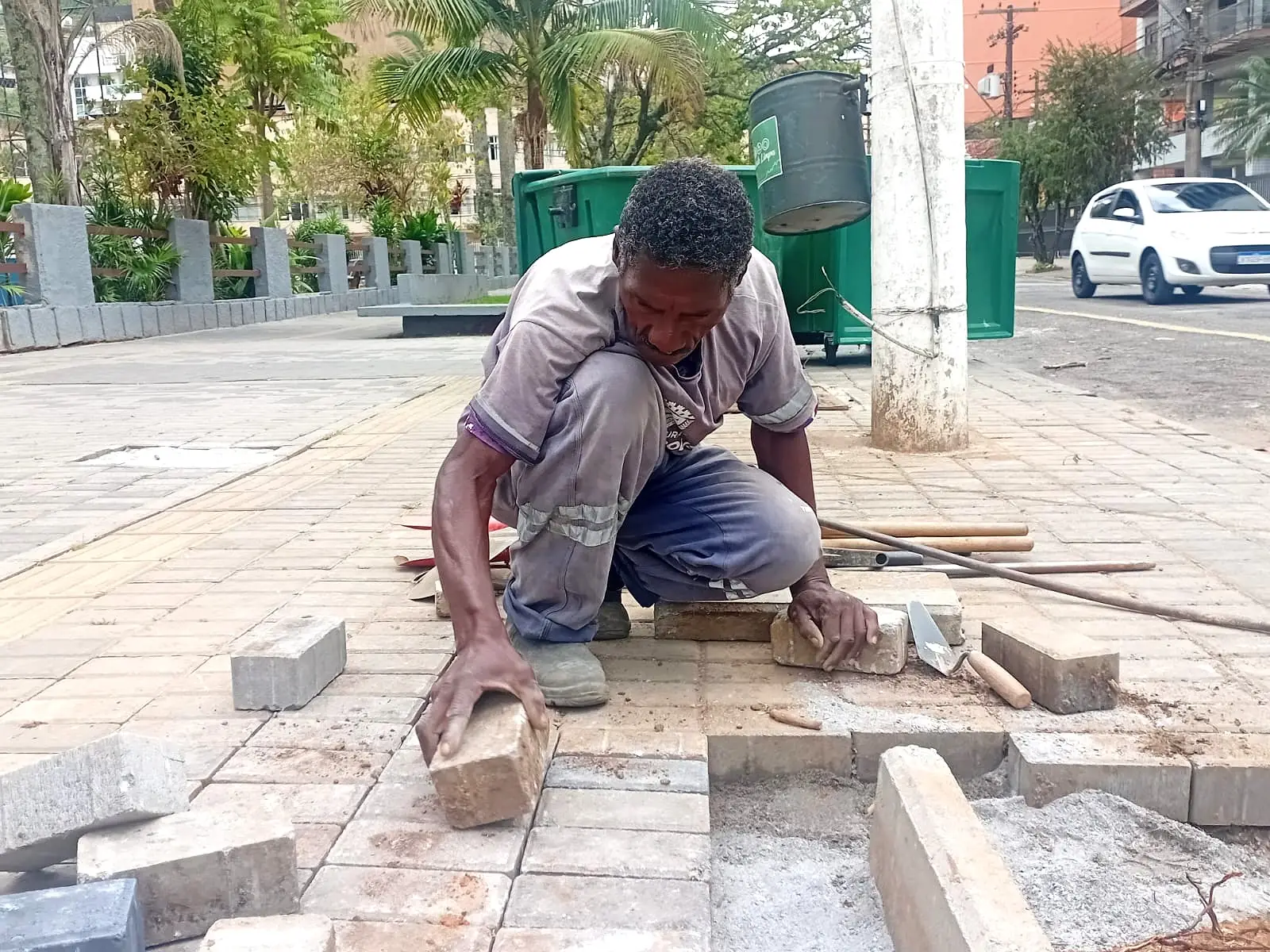 No momento, você está visualizando Prefeitura de Teresópolis reconstrói jardineiras e revitaliza canteiros na Praça Governador Portella