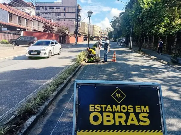 Leia mais sobre o artigo Prefeitura de Teresópolis limpa canteiros e faz manutenção de prédios públicos
