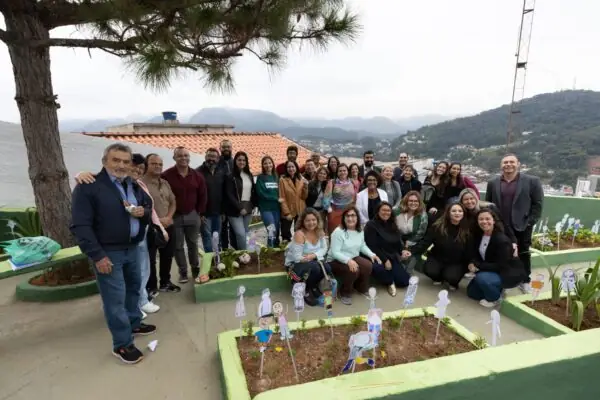 Leia mais sobre o artigo Comunidade do Jardim Pinheiros comemora reforma, ampliação e modernização da Escola Municipal Governador Portella