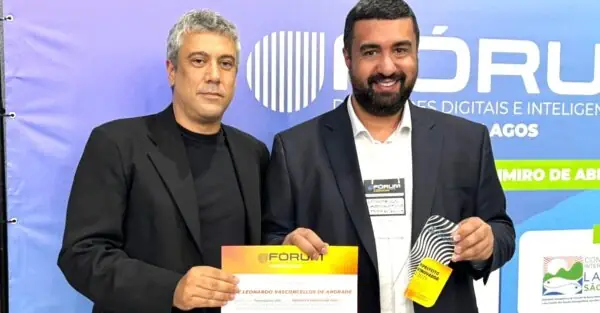 Leia mais sobre o artigo Leonardo Vasconcellos recebe o título de Prefeito Inovador 2025