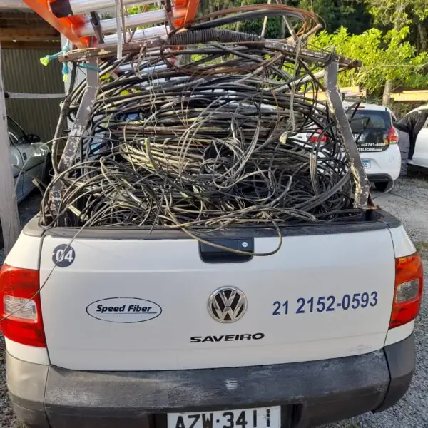 Leia mais sobre o artigo Operação ‘Caça Fio’: Prefeitura inicia retirada de fios e cabos obsoletos na Tijuca