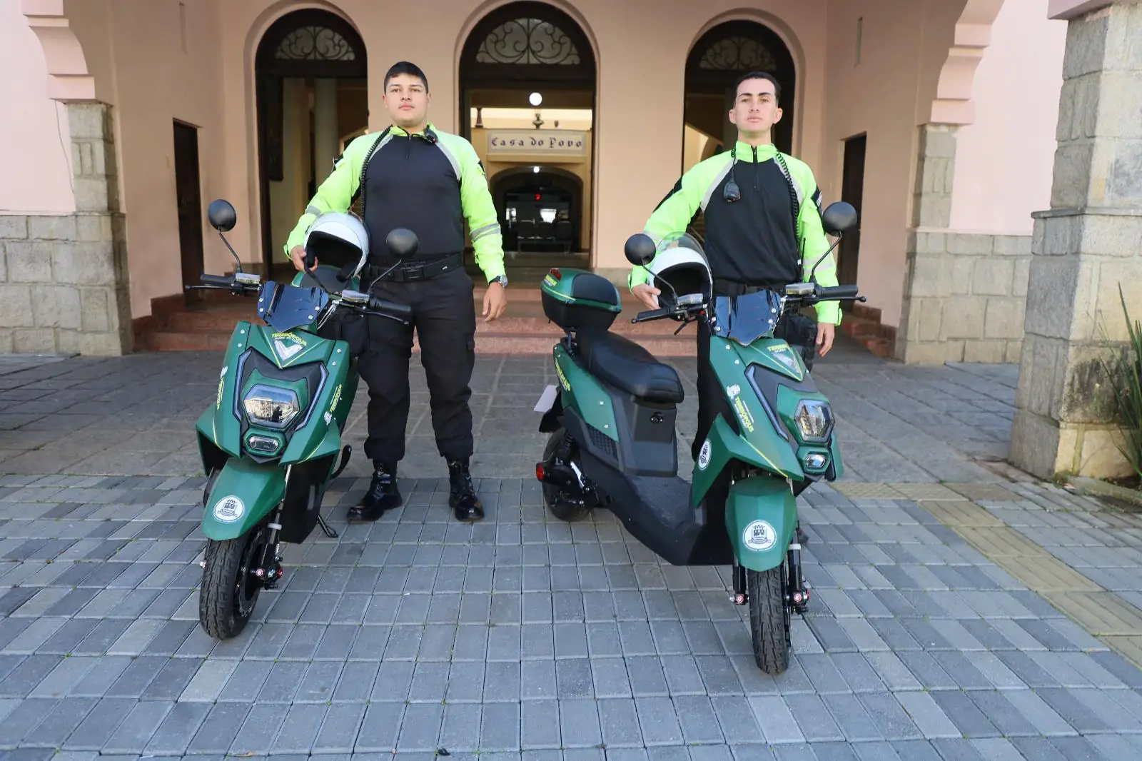 Leia mais sobre o artigo Sustentabilidade: Prefeitura adquire motos elétricas para auxiliar no ordenamento e na fiscalização do trânsito no centro da cidade