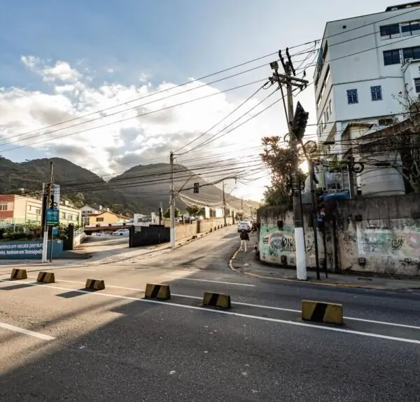 Leia mais sobre o artigo Rua do Hospital São José volta a ter duplo sentido de circulação