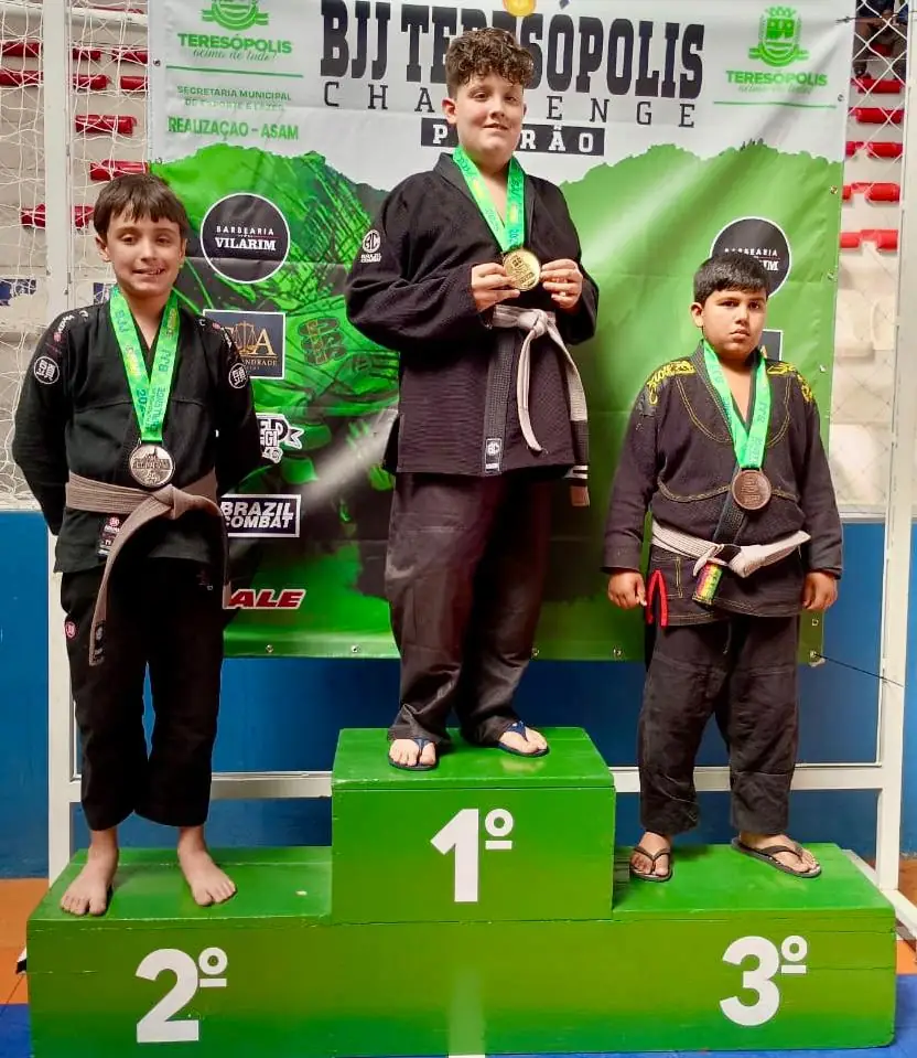 No momento, você está visualizando Ginásio Pedrão recebe o BJJ Teresópolis Challenge e alunos da SMEL se destacam com medalha