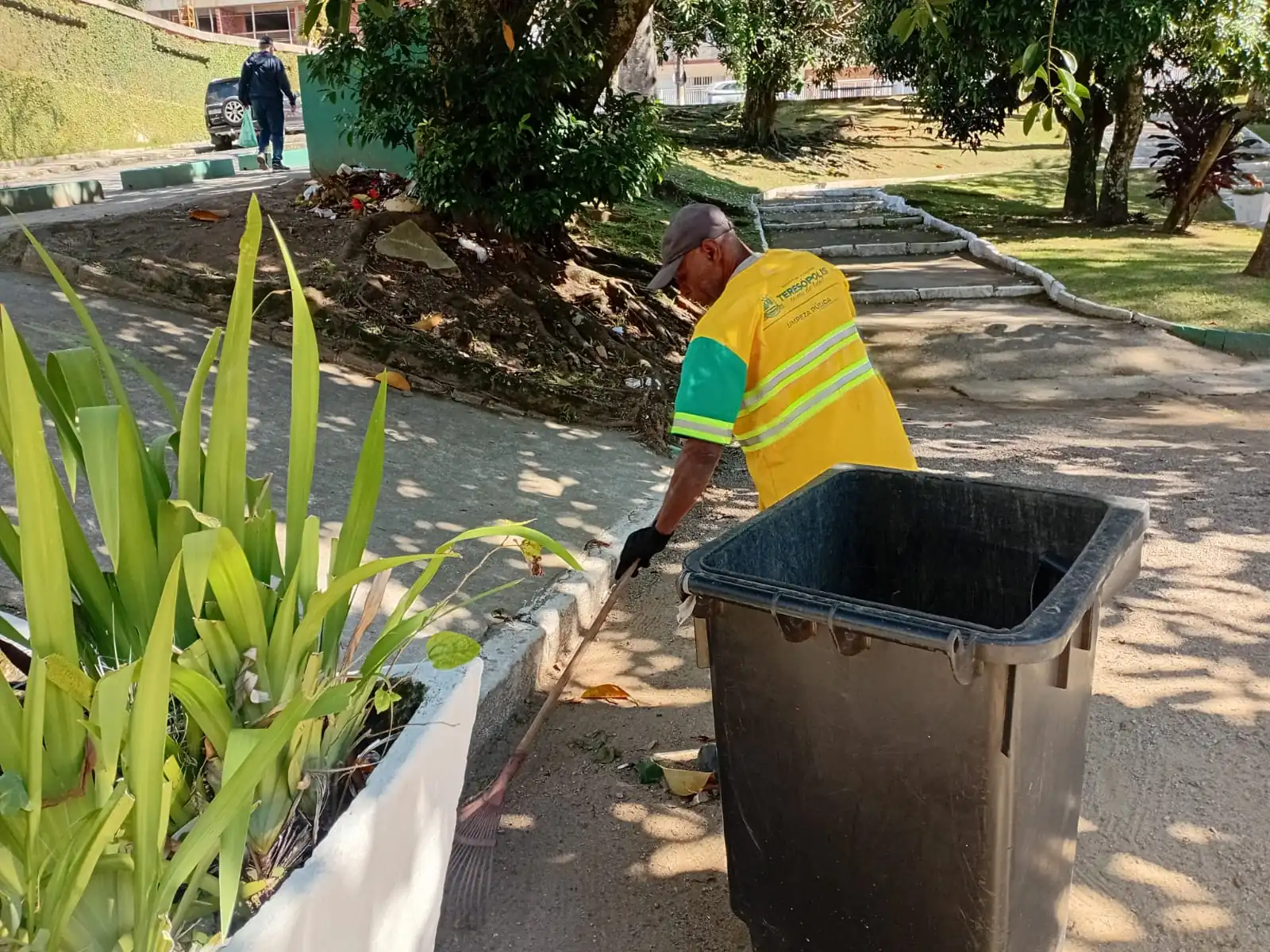 Leia mais sobre o artigo Prefeitura de Teresópolis atua na conservação e manutenção de praças e espaços públicos
