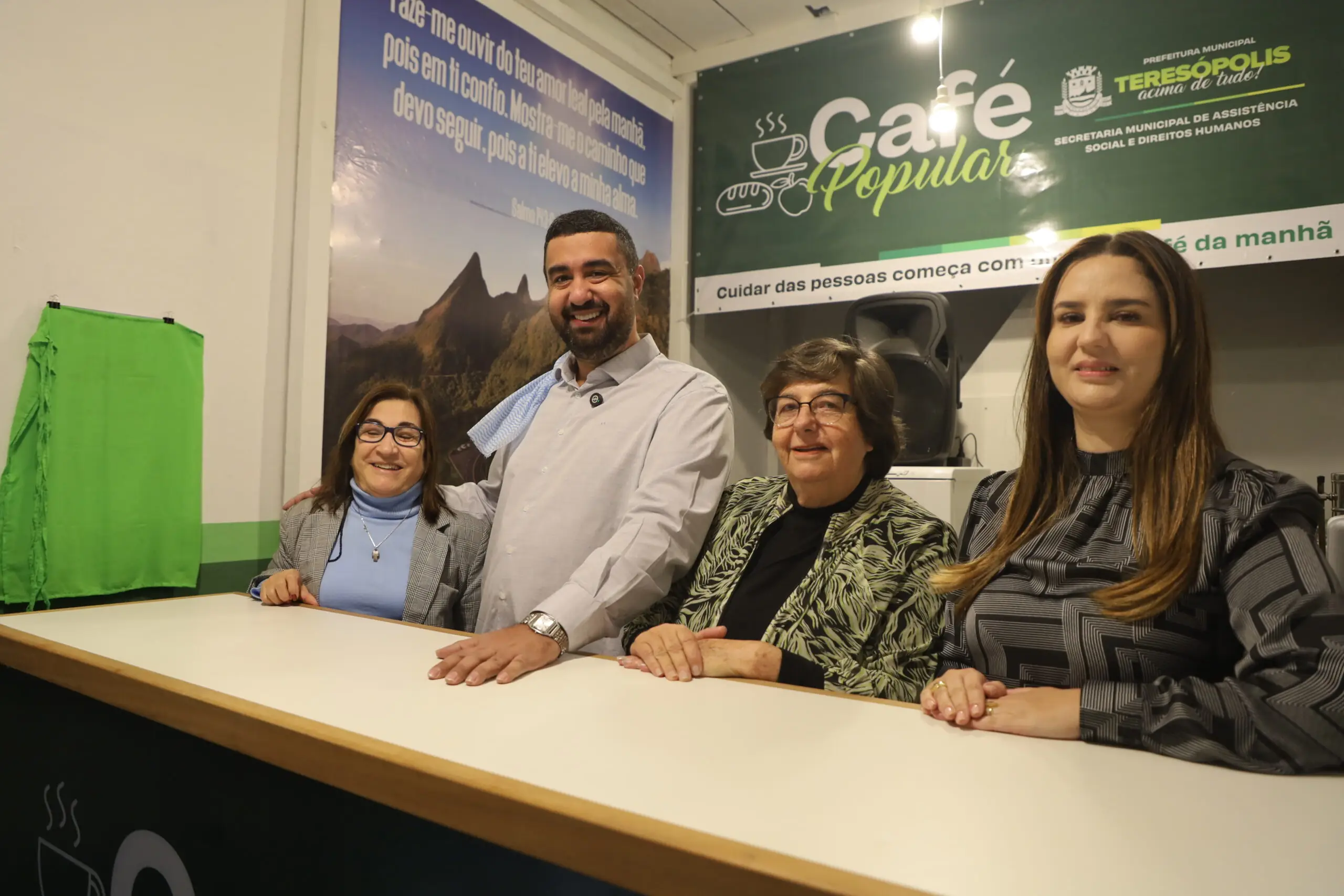 No momento, você está visualizando Prefeito Leonardo Vasconcellos inaugura o  Café Popular na rodoviária
