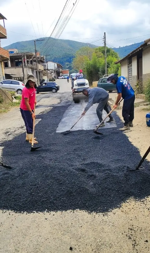 Leia mais sobre o artigo Secretaria de Agricultura inicia a semana com frentes de trabalho em diversos bairros