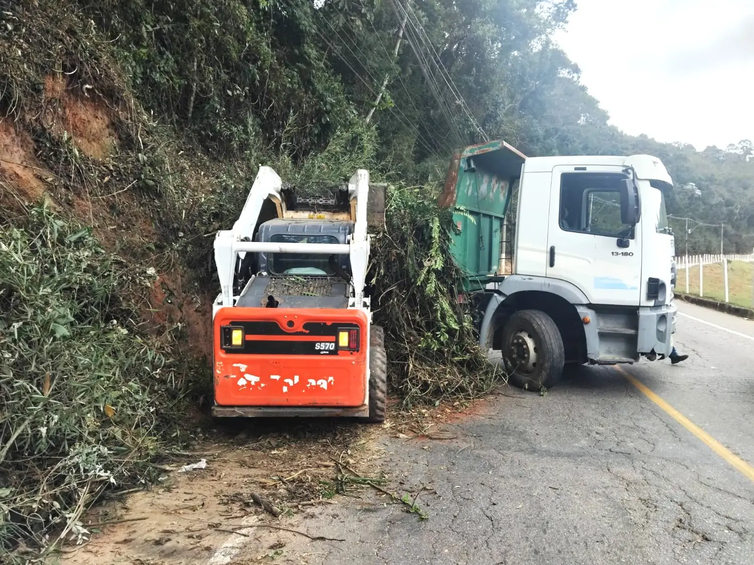 Leia mais sobre o artigo Prefeitura de Teresópolis faz manutenção e reparos em vias públicas e prédios municipais