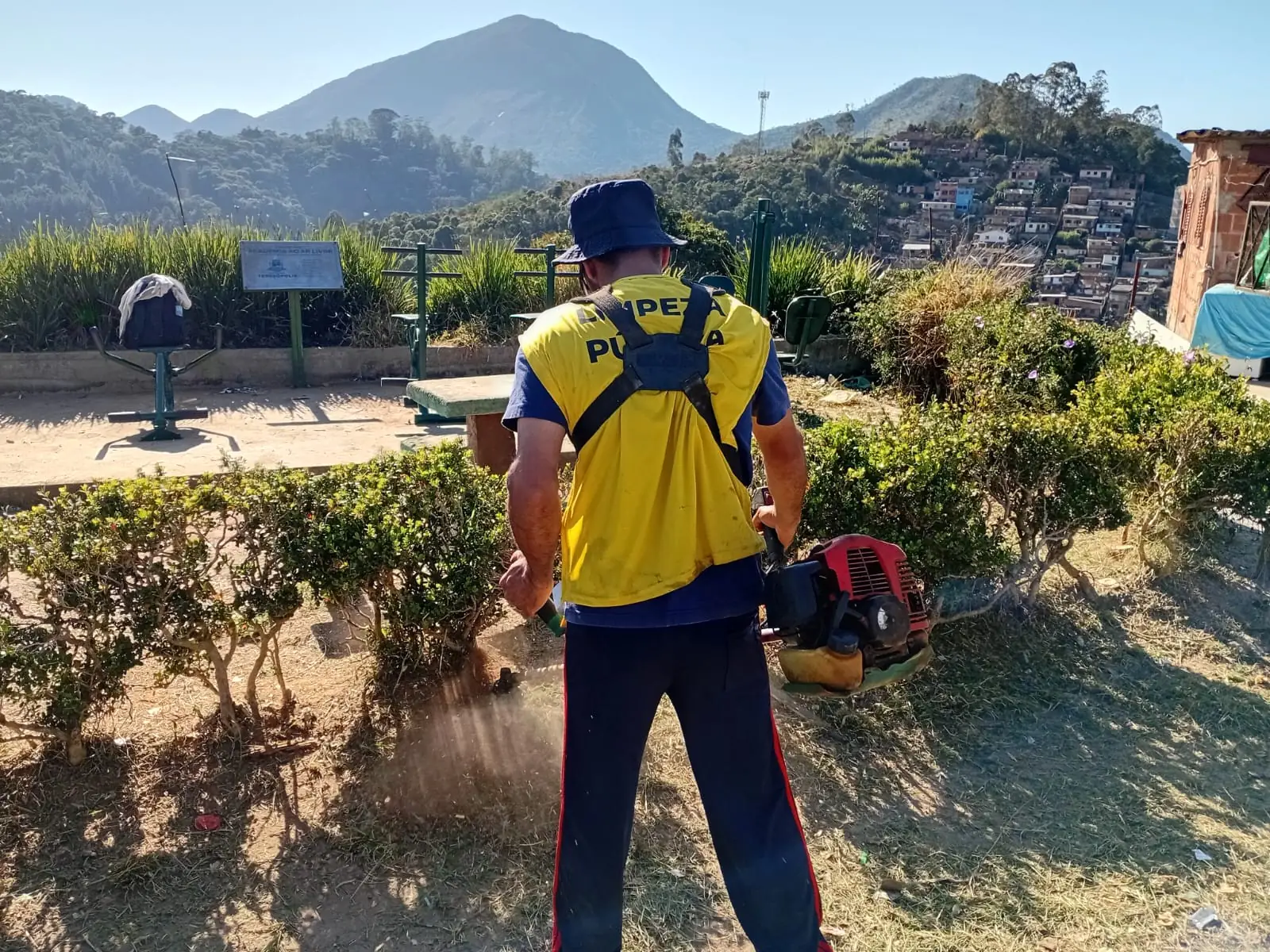 Leia mais sobre o artigo Prefeitura de Teresópolis faz manutenção e zeladoria nos bairros