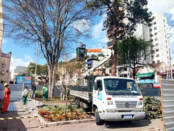 Leia mais sobre o artigo Bairros de Teresópolis recebem ações de manutenção geral