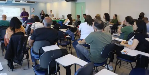 Leia mais sobre o artigo Saeb 2025: professores de Língua Portuguesa e de Matemática da Rede Municipal participam de Formação Continuada