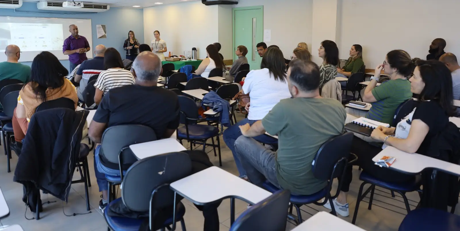 No momento, você está visualizando Saeb 2025: professores de Língua Portuguesa e de Matemática da Rede Municipal participam de Formação Continuada