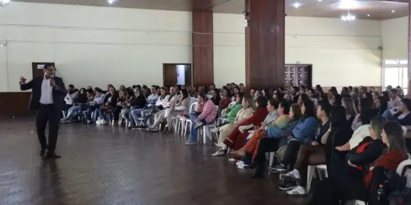 Leia mais sobre o artigo Minicurso com especialista em políticas públicas educacionais reúne equipes diretivas da Rede Municipal de Teresópolis