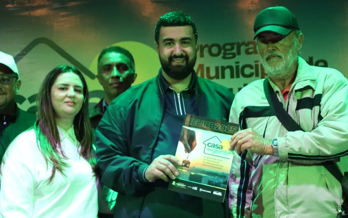 Leia mais sobre o artigo Casa da Gente: Moradores de Santa Cecília comemoram a entrega de registros de imóveis a mais 39 famílias, em Teresópolis