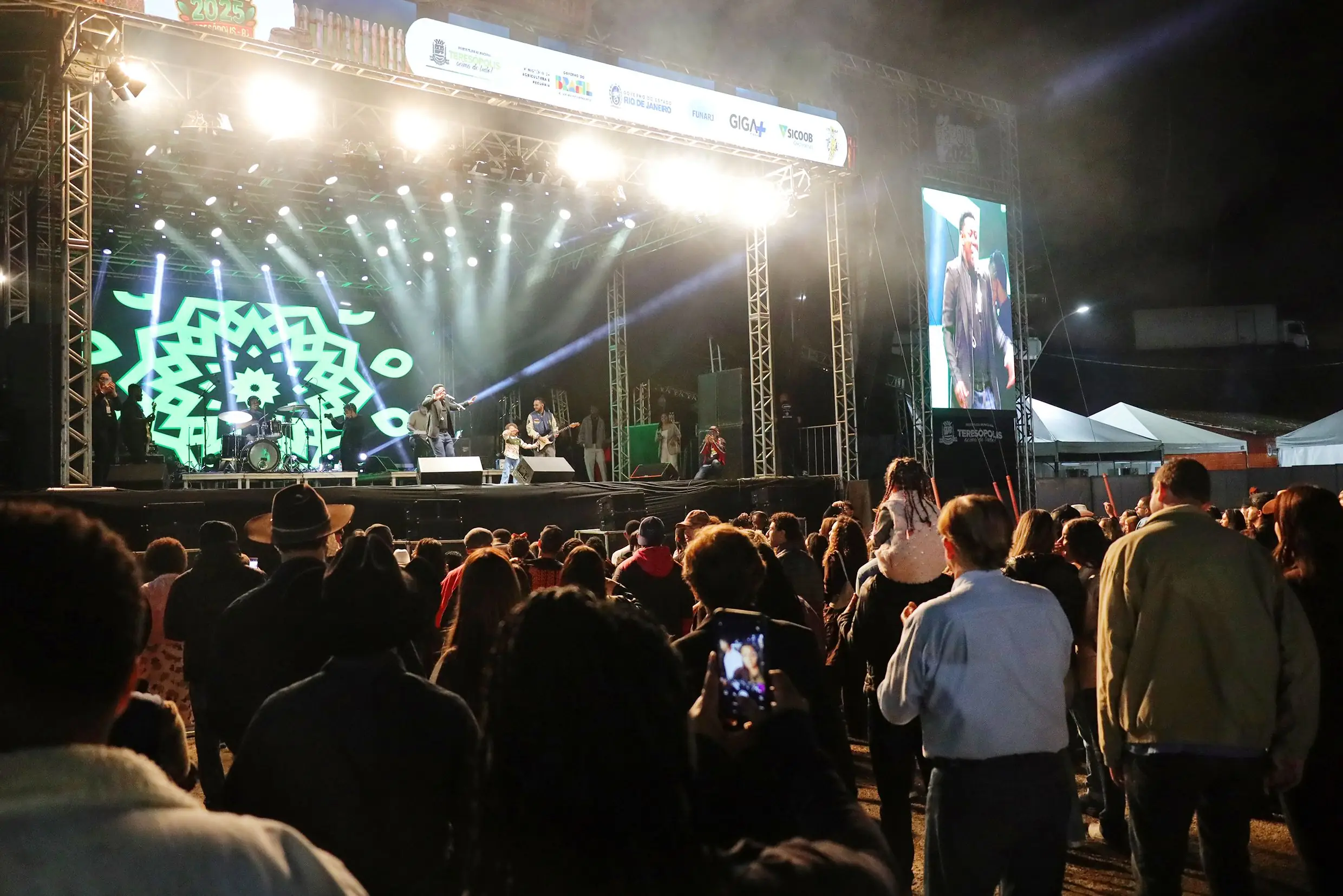 Leia mais sobre o artigo FEPORT 2025: Show gospel de Samuel Miranda e da Banda Educart abrem a Feira do Produtor Rural de Teresópolis