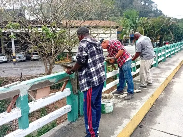 Leia mais sobre o artigo Prefeitura de Teresópolis faz reparos em guarda-corpo de ponte
