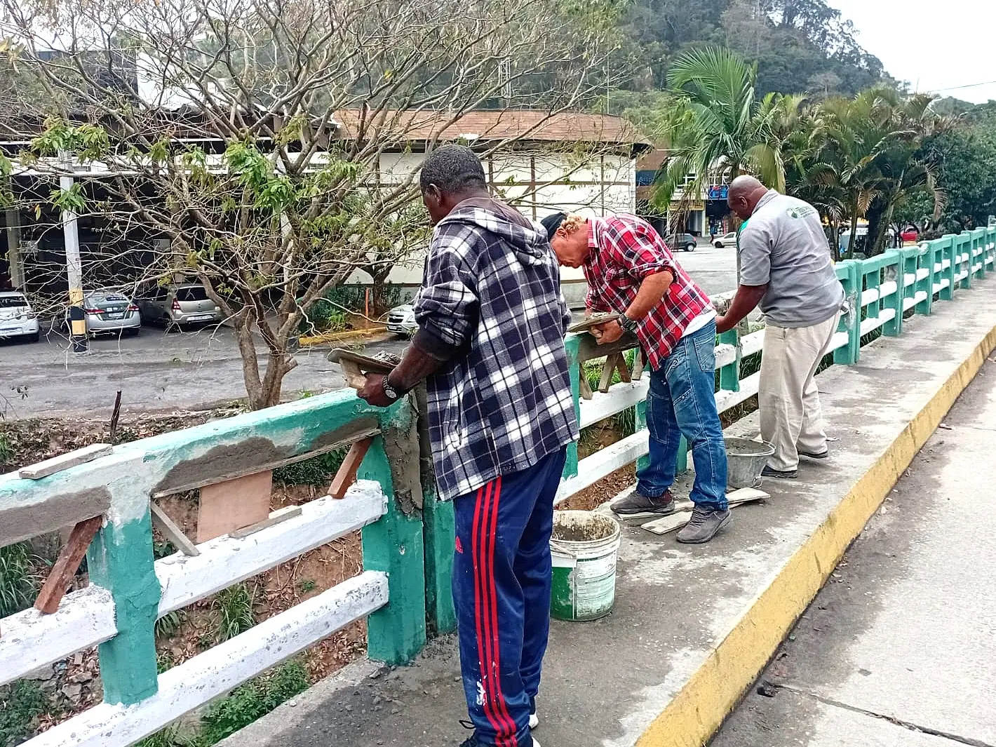 No momento, você está visualizando Prefeitura de Teresópolis faz reparos em guarda-corpo de ponte