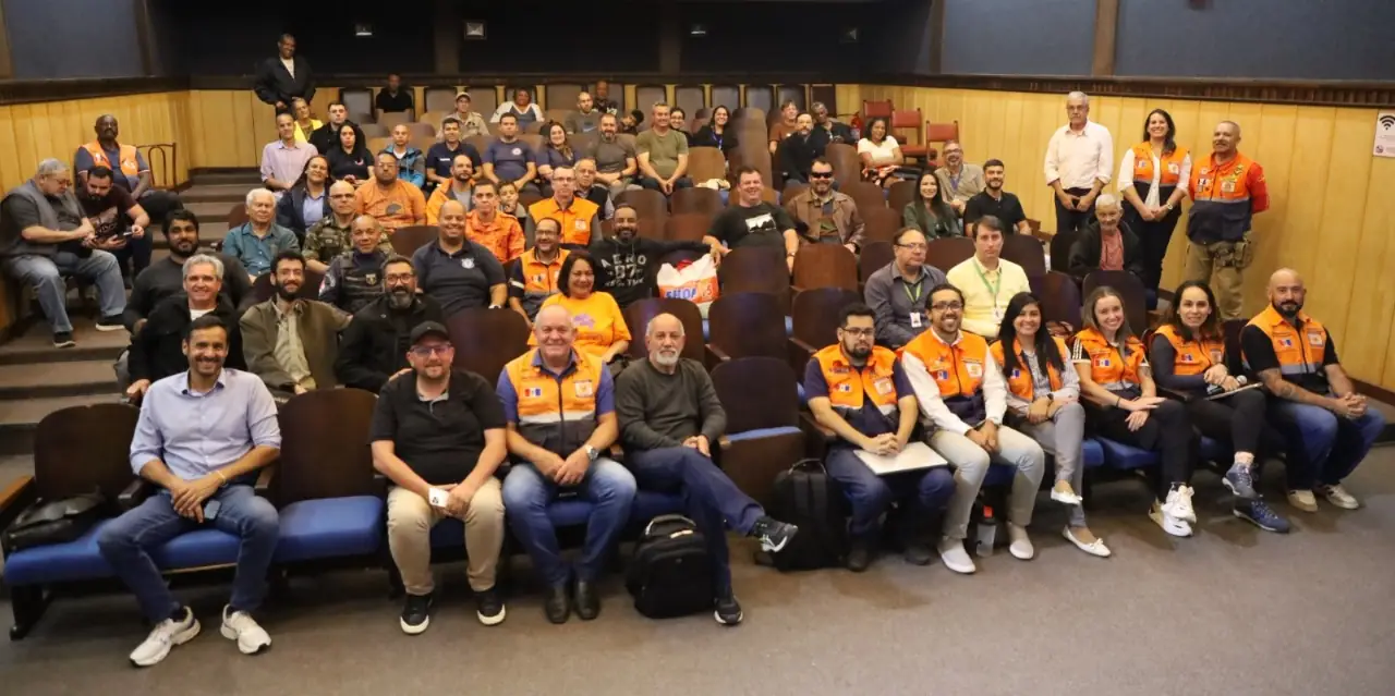 Leia mais sobre o artigo Defesa Civil realiza reunião de alinhamento estratégico para o período das chuvas em Teresópolis 