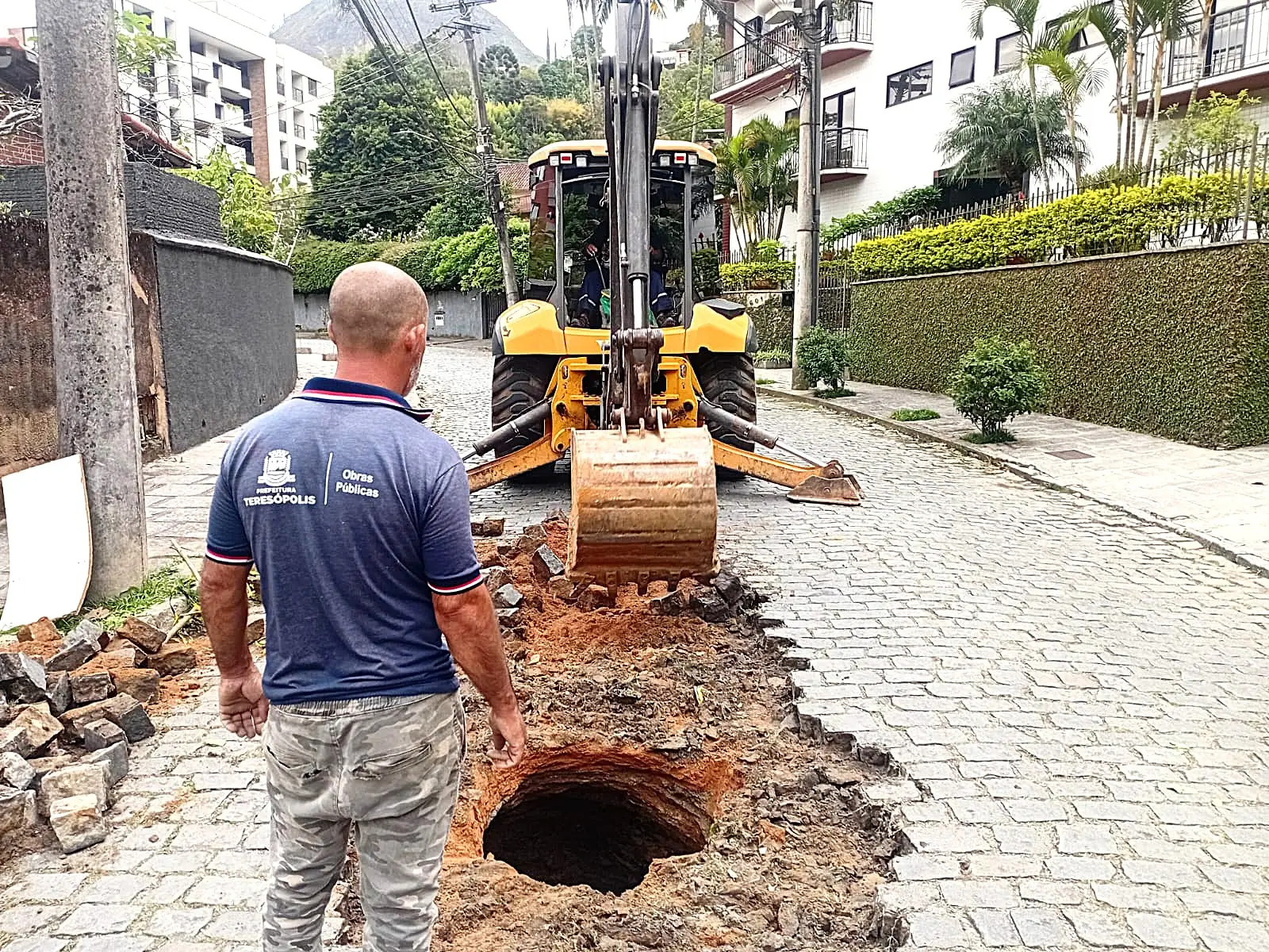 Leia mais sobre o artigo Prefeitura de Teresópolis faz reparos de galerias pluviais e manutenção de praças